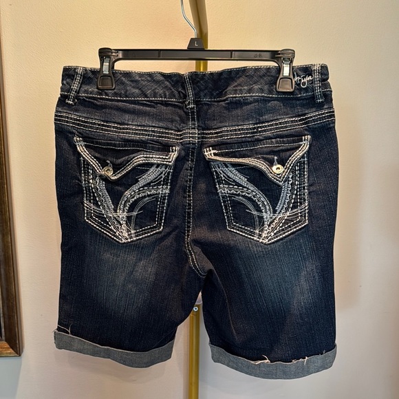 Ariya Blue Jean Bermuda Shorts with Decorative Stitching and Cuffed Hems 14 - Picture 12 of 12